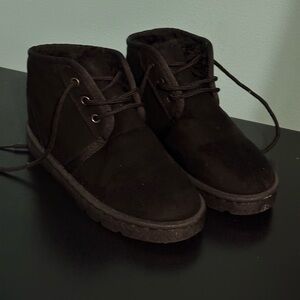 Black womans ugg boots size 5
